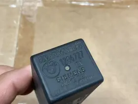 E30-e28-e23-e24 Bmw 1286727 Siemens Fuel Pump Relay New 3 5 6 7 Series