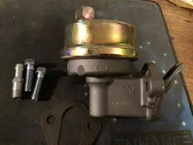 C-1352 Carter 40254 Fuel Pump 1959-66 Chevrolet - Nos