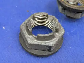 Lr024151 Land Rover Quantity 1 Axle Nut Range Sport Lr3 Evoque Awd