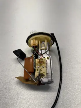 7702433010 Lexus 1999 - 2001 Es300 Fuel Pump Assembly Oem 231969
