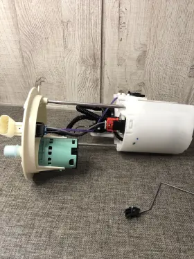 Pfs-579 Motorcraft Fuel Pump And Sender Assembly 131.0 Inch Wb For Parts Broken Piece #3