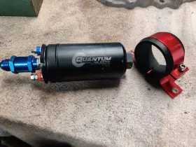 Quantum 702597399153 Qfs 380lph External Fuel Pump With Bracket
