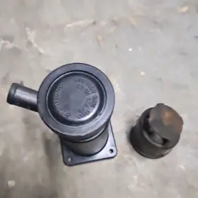 025115451 Volkswagen Vw Vanagon Crankcase Vent Used Nice