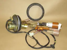 1367681 Volvo 1358779 85-87 740 Non-turbo Fuel Pump Sending Unit Curve Hose #30