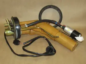 3547202 Volvo 3514934 88-91 740 760 780 940 Turbo Fuel Pump Sending Unit Curve Hose #37